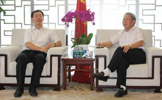 集團(tuán)董事長肖厚忠應(yīng)邀與太平洋集團(tuán)創(chuàng)始人嚴(yán)介和進(jìn)行商務(wù)會談